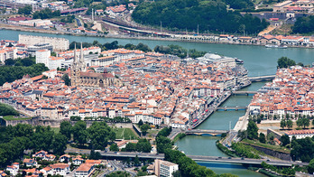 Lurraldearen beharrei erantzunen dien eta epe luzean jasangarria den antolaketa prestatu behar dute hautetsiek.