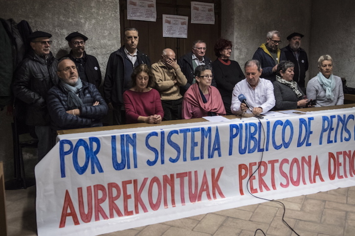 Pentsiodunen elkarte desberdinek Iruñean egin dute agerraldia. (Jagoba MANTEROLA/FOKU)