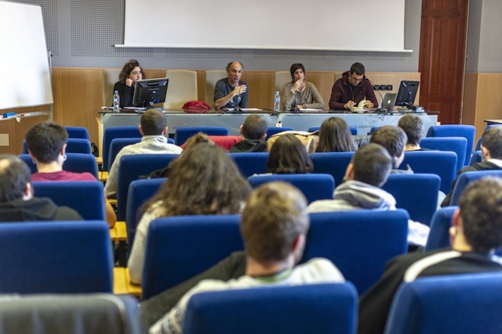 De derecha a izquierda, Iker Moreno, Oihana Barrios e Ignacio Mendiola. (Jaizki FONTANEDA/FOKU)