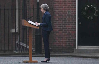 Theresa May, esta mañana a las puertas del 10 de Downing Street. ( OLI SCARFF / AFP)