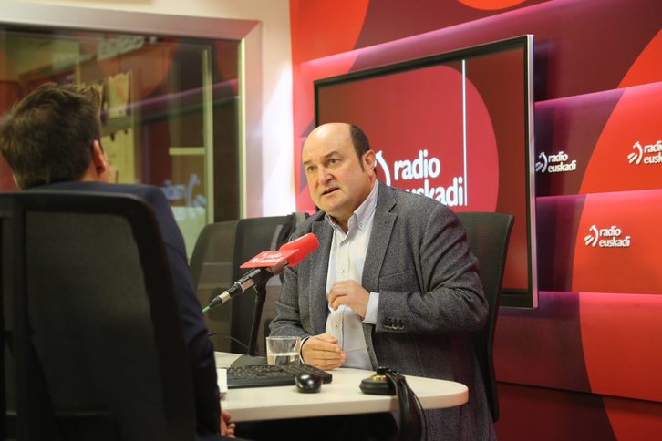Andoni Ortuzar, durante la entrevista en Radio Euskadi. (@andoniortuzar)