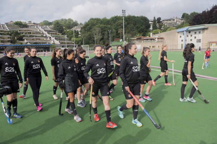 El campo del Atlético San Sebastián, en Aiete, es el único homologado para la práctica del hockey hierba. (Gorka RUBIO / FOKU)