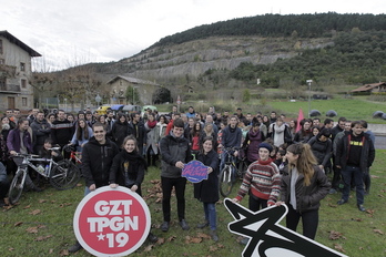 Ernai eta Aitzinako gazteek Lemoan aurkeztu dute Topagunea. (Aritz LOIOLA/FOKU)