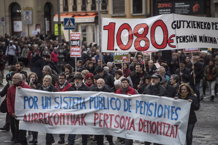 Imagen de la manifestación de los pensionistas en Iruñea. (Jagoba MANTEROLA/FOKU)