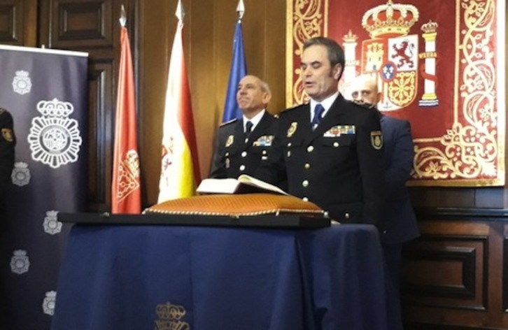Francisco López Canedo, tomando posesión como jefe de la Policía española en Nafarroa. (DELEGACIÓN DEL GOBIERNO ESPAÑOL EN NAFARROA)