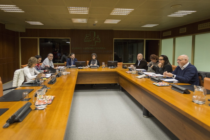Reunión de la Ponencia de Memoria en el Parlamento de Gasteiz. (Endika PORTILLO/FOKU)