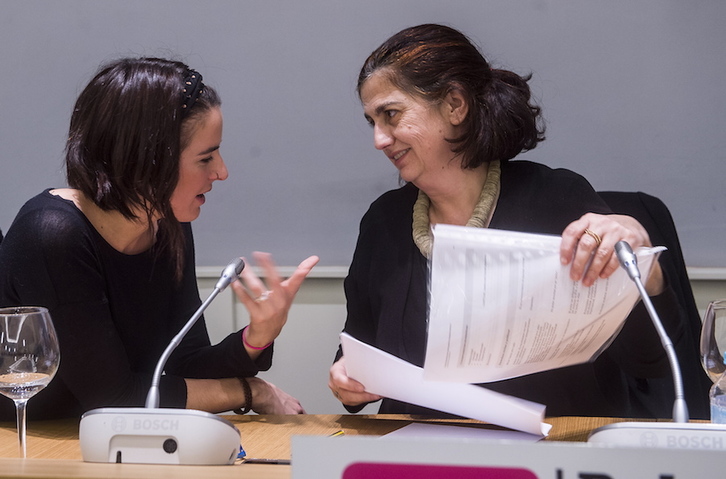Conversación entre Ane Muguruza y Rosa Lluch. (Luis JUAREGIALTZO / FOKU)