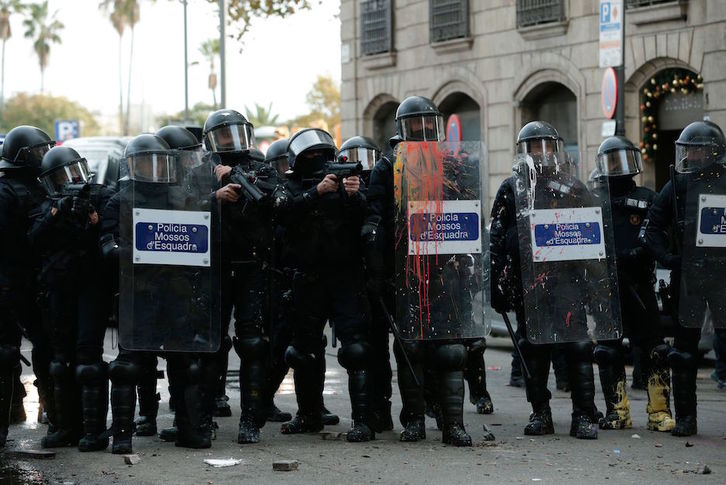 Mossos d'Esquadra, ante las movilizaciones. (PAU BARRENA / FOKU)