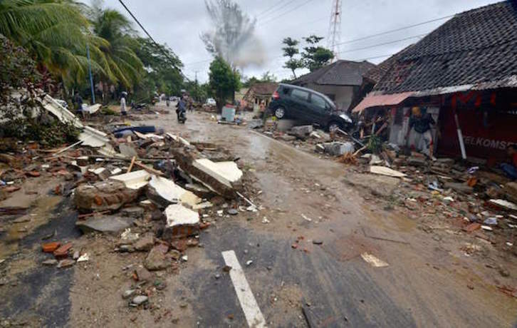 Consecuencias del paso del tsunami. (RONALD/AFP)