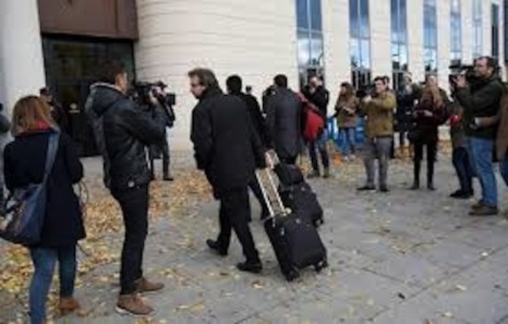 Varios abogados entrando en la Audiencia de Nafarroa. (Iñigo URIZ/FOKU)