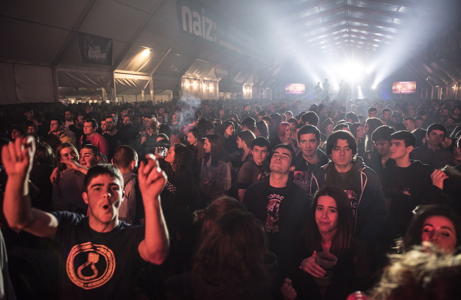 El público, dispuesto a disfrutar. Actuación de Belako. (Jagoba MANTEROLA / FOKU)