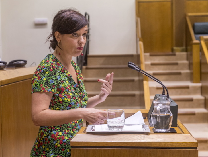 Jasone Agirre, en una intervención en el Parlamento. (Juanan RUIZ/FOKU)