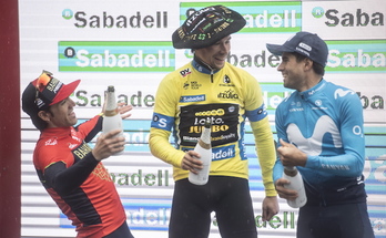 Primoz Roglic, Mike Landa eta Ion Izagirre, 2018ko edizioaren podiumean. (Jon URBE/FOKU)