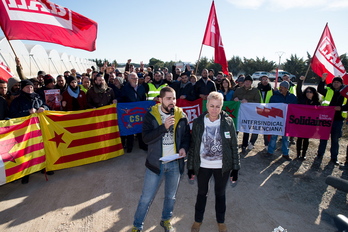 Acto de apoyo intersindical esta mañana en Azkoien. (Iñigo URIZ / FOKU)