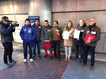 Hilaren 16tik 25era deitu duten grebaren erregistroa egin dute sindikatuek. (ELA)