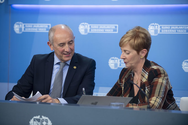 Josu Erkoreka, en su comparecencia de esta mañana junto a Arantxa Tapia. (Irekia.eus)