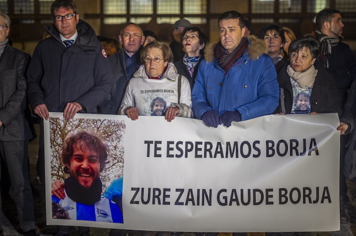 Concentración en Gasteiz por Borja Lazaro en el quinto aniversario de su desaparición. (Jaizki FONTANEDA/FOKU)