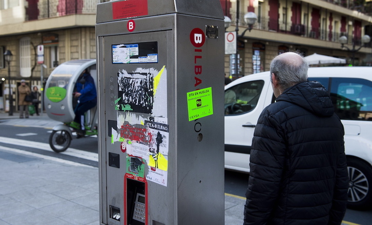 Maquina de OTA de Bilbo durante la huelga realizada el año pasado por los trabajadores. (Luis JAUREGIALTZO / FOKU)