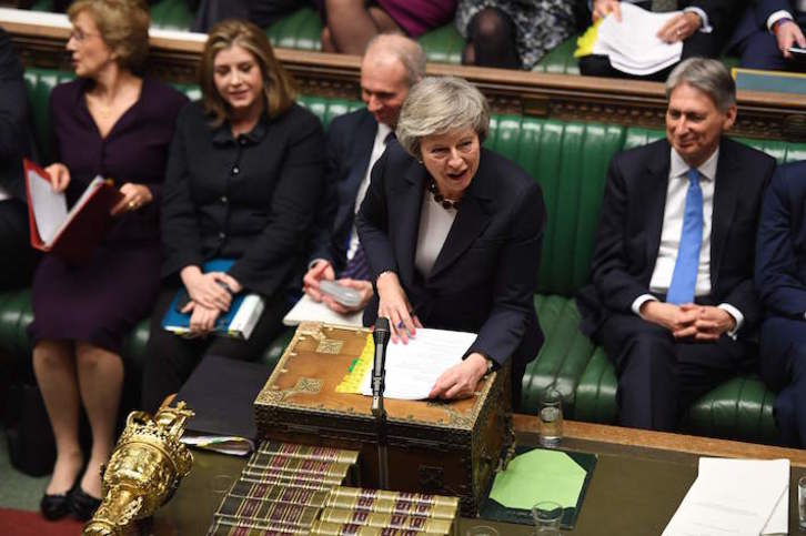 La primera ministra británica, Theresa May, en la Cámara de los Comunes. (Jessica TAYLOR/AFP)
