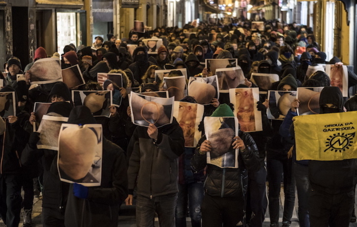 Movilización en defensa de Maravillas y contra la ocupación policial del barrio. (Jagoba MANTEROLA/FOKU)
