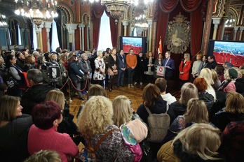 Bilboko Udalean harrera egin diete topaketen pare hartzen duten emakume taxilariei. (Bilboko Udala)