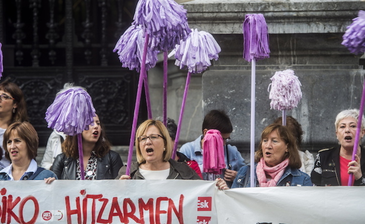 Protesta de las trabajadoras de Garbialdi. (Luis JAUREGIALTZO/FOKU)