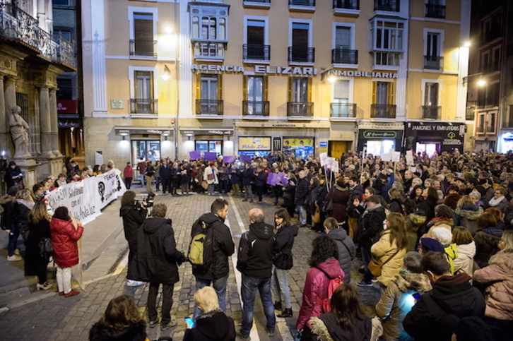 Concentración en la plaza del Ayuntamiento de Iruñea. (Iñigo URIZ / FOKU)