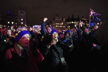 Manifestantes favorables a la permanencia británica en la UE celebran el resultado. ( OLI SCARFF / AFP)