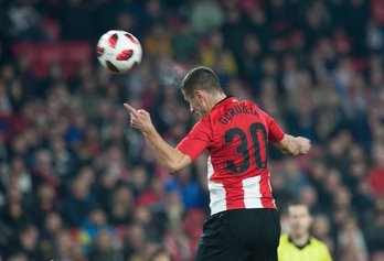 Guruzeta ha marcado con este testarazo su primer gol con el Athletic. (@AthleticClub)