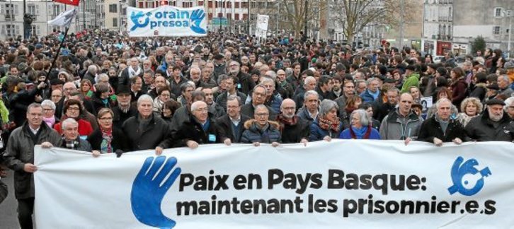65% des maires du Pays Basque Nord avaient appelé à manifester à Bayonne. © Bob EDME