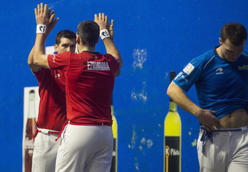 Ezkurdia eta Galarza, garaipena ospatzen. (Luis JAUREGIALTZO / FOKU)