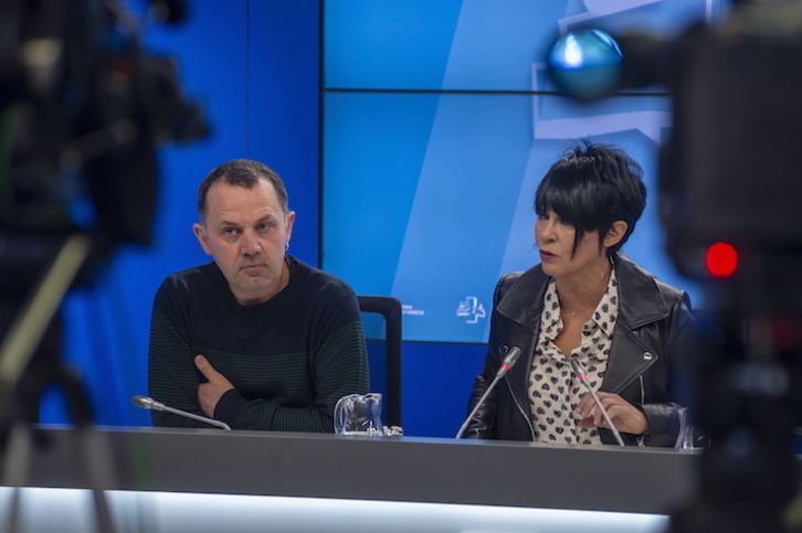 Unai Urruzuno eta Maddalen Iriarte, EH Bilduko legebiltzarkideak. (Jaizki FONTANEDA/FOKU)