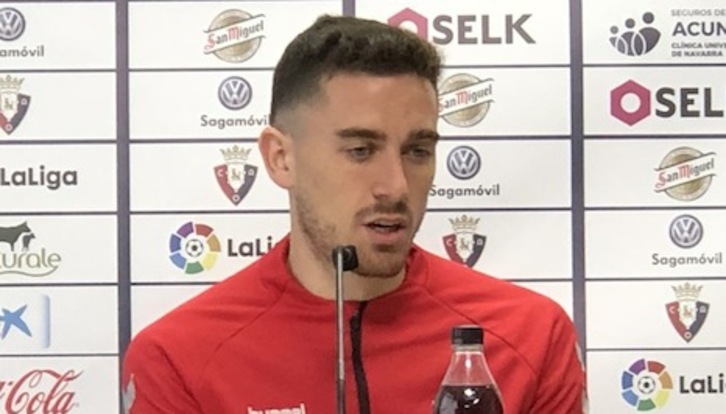 Kike Barja, en una comparecencia ante los medios. (OSASUNA)