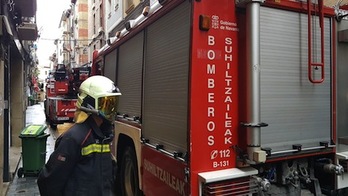 Intervención de los bomberos en el incendio de Iruñea. (BOMBEROS DE NAFARROA)