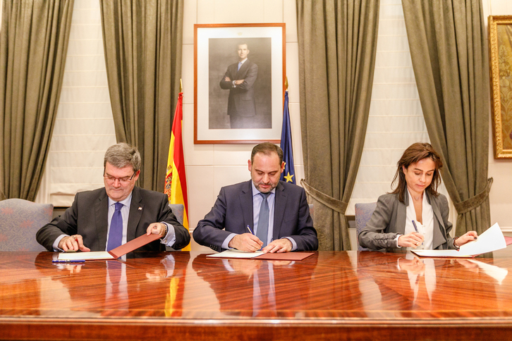 Aburto, Ábalos y la presidenta de Adif, Isabel Pardo de Vera.