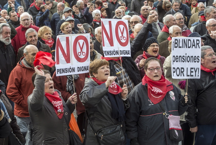 Protesta de los pensionistas del pasado lunes en Bilbo. (Marisol RAMIREZ / FOKU)