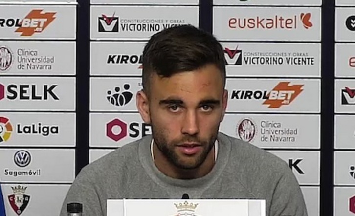 Rober Ibáñez, en su comparecencia ante los medios. (OSASUNA)