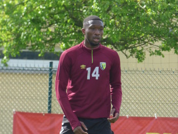 Modibo Sagnan, central del Lens fichado por la Real. (Wikipedia)