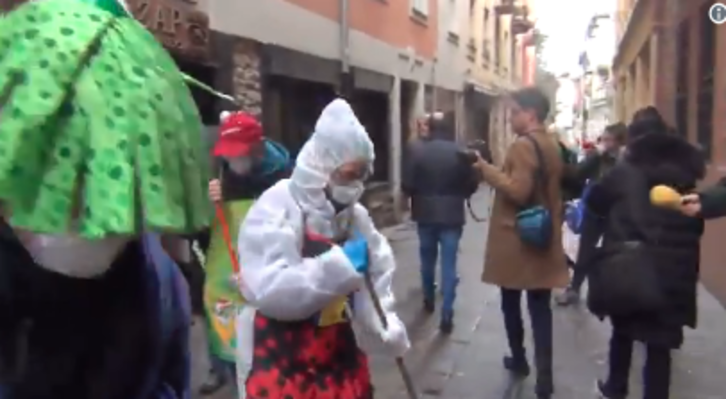 Momento en el que el concejal es sorprendido.