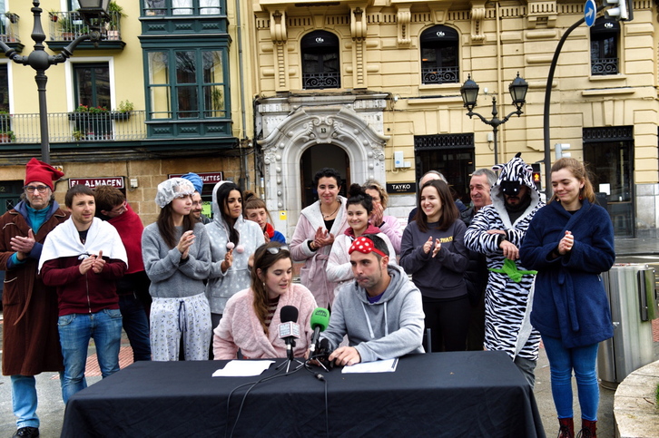 Rueda de prensa de SOS Alde Zaharra-Auzoa Bizirik. (Marisol RAMIREZ/FOKU).