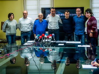 Apoyo a la despenalización de la eutanasia, comparecencia de la familia de Maribel Tellaetxea. (Luis JAUREGIALTZO / FOKU)