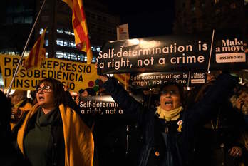 Protesta este viernes en las calles de Barcelona. (LLUIS GENE / AFP)