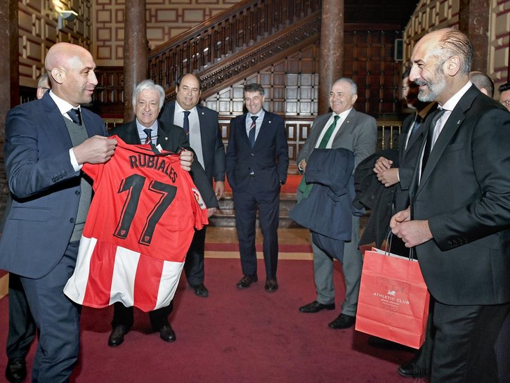 Rubiales Elizegirekin Ibaiganen. (@AthleticClub)