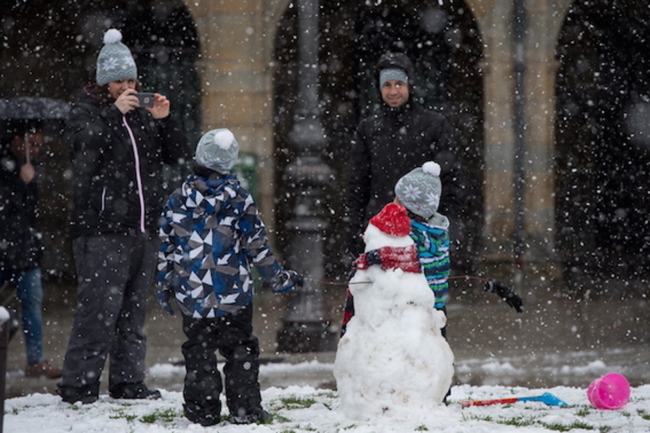 También se ha podido ver algún que otro muñeco de nieve. (Iñigo URIZ/FOKU)