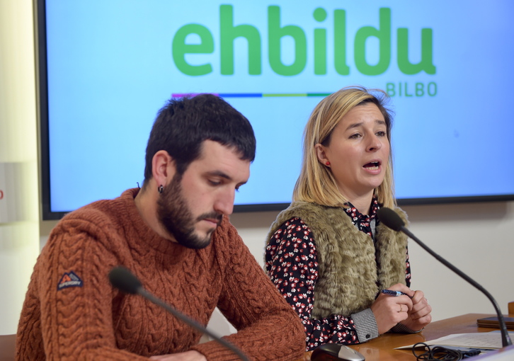 Karlos Renedo eta Aitziber Ibaibarriaga, EH Bilduren prentsaurrekoan. (Monika DEL VALLE/FOKU).