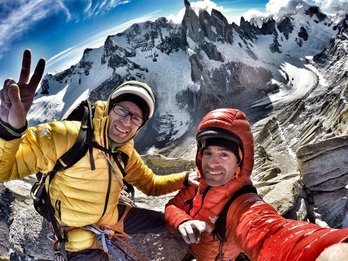 Los escaladores gasteiztarras Iker y Eneko Pou. (@hermanospou)
