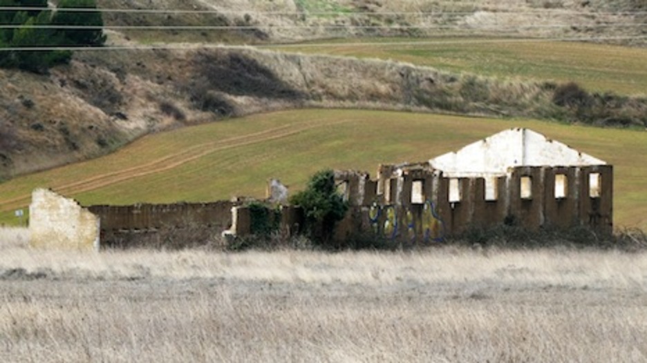 Algunos barracones están muy deteriorados. (Iñaki VIGOR)