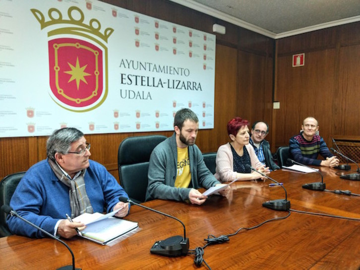 El equipo de Gobierno, con Leoz en el centro, valoran la sentencia sobre Oncineda. (@aritzintxusta)