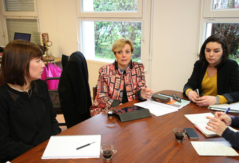 Le Conseil départemental, représenté par Annick Trounday Idiart (au centre), travaille avec entre autres avec l'association SEAPB concernant les mineurs isolés. © Bob EDME