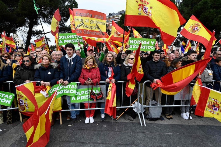 Asistentes a la concentración de las derechas en Madrid. Oscar DE POZO | AFP